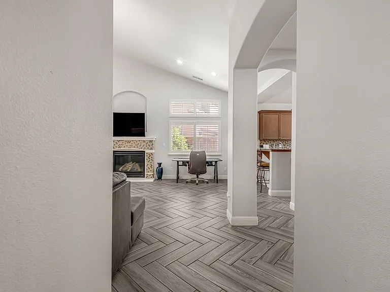 8582 N Garden Ave — Photo 9