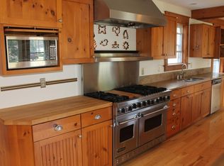 584 River Rd, Topsham, ME 04086