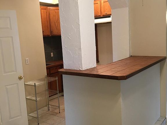 Kitchen breakfast bar