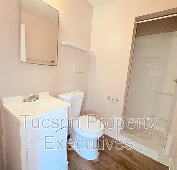 2411 S 6th Ave #8 — Photo 3