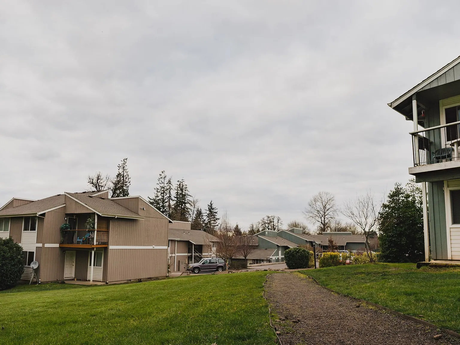MeadowBrook Apartments — Photo 4