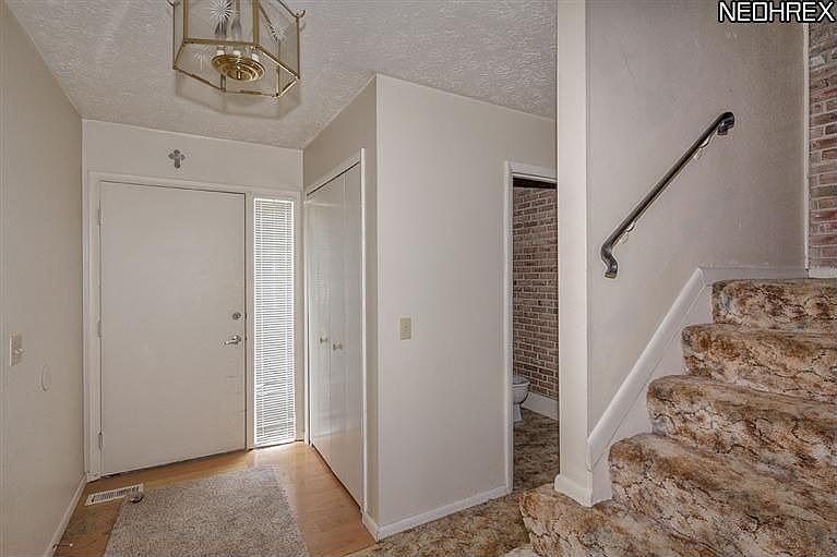 1st image of 3861 Sawbridge Dr Unit 32