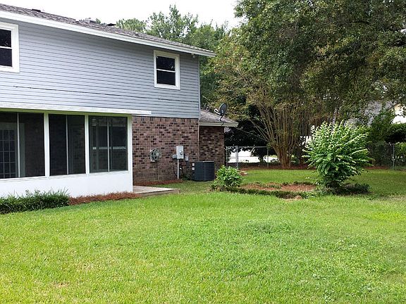 3rd image of 221 Horseshoe Dr