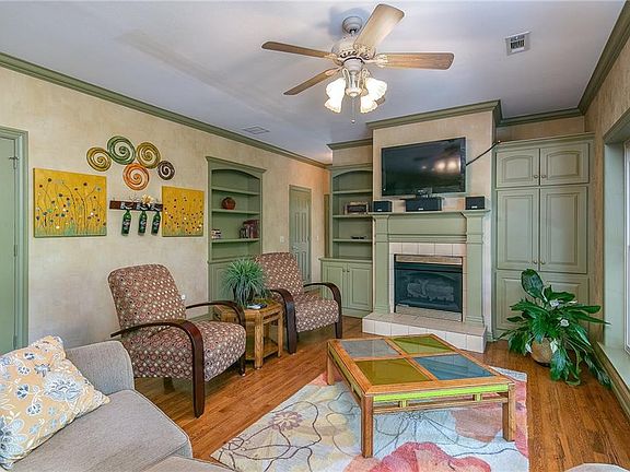 4th image of 102 S Sarah Ln