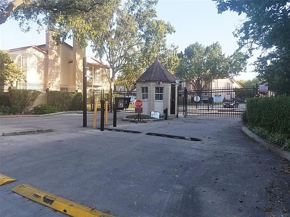 3rd image of 2120 El Paseo St APT 2705