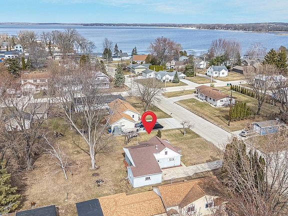 2nd image of 210 N 6th St