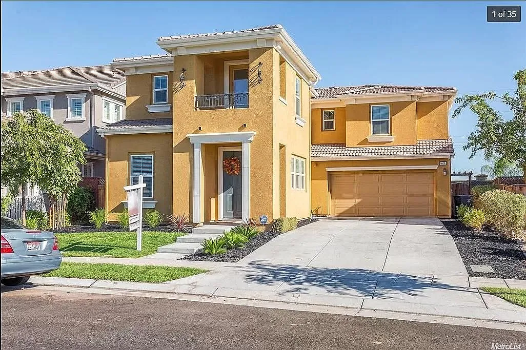 5 bed, 2965 sqft, $4,200 — Photo 3