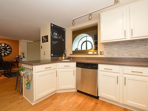 4th image of 270 E Highland Ave APT 233