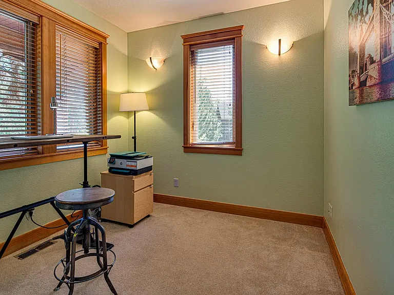 2601 NW Crossing Dr — Photo 14