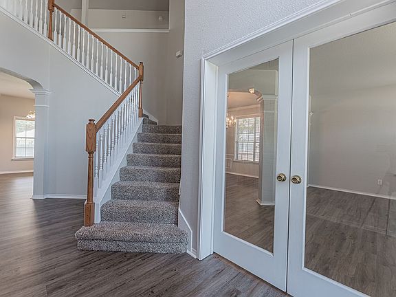 3rd image of 2107 Thunderbird Dr