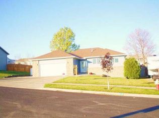 1734 Primrose Pl, Bismarck, ND 58501