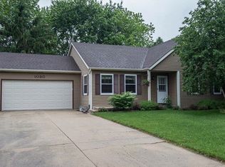 1080 Blackhawk Dr, Elgin, IL 60120