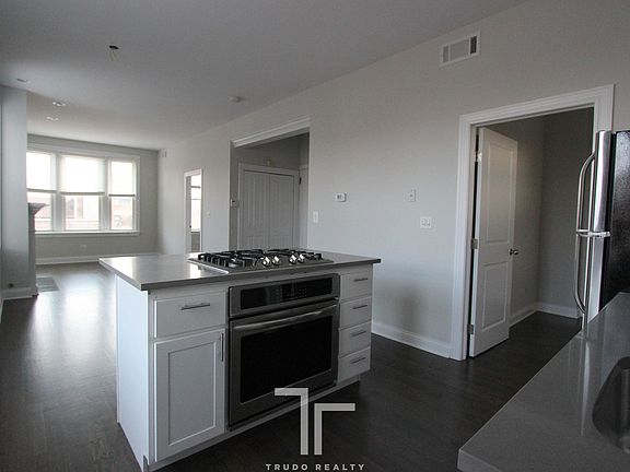 4th image of 3846 N Southport Ave #001