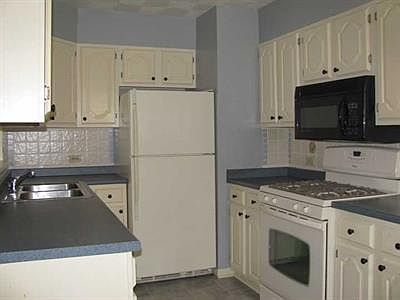 5th image of 1326 Powell Ave