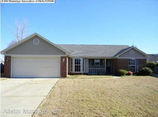 7412 Crystal Dr, Horn Lake, MS 38637