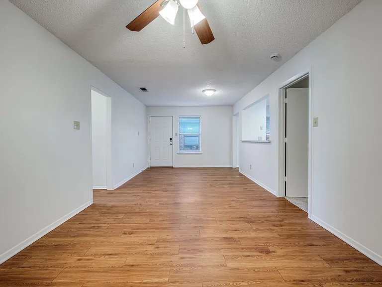 329 Casie Ct — Photo 3