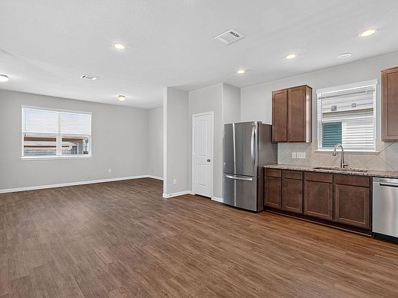 4th image of 4702 Los Pines Way