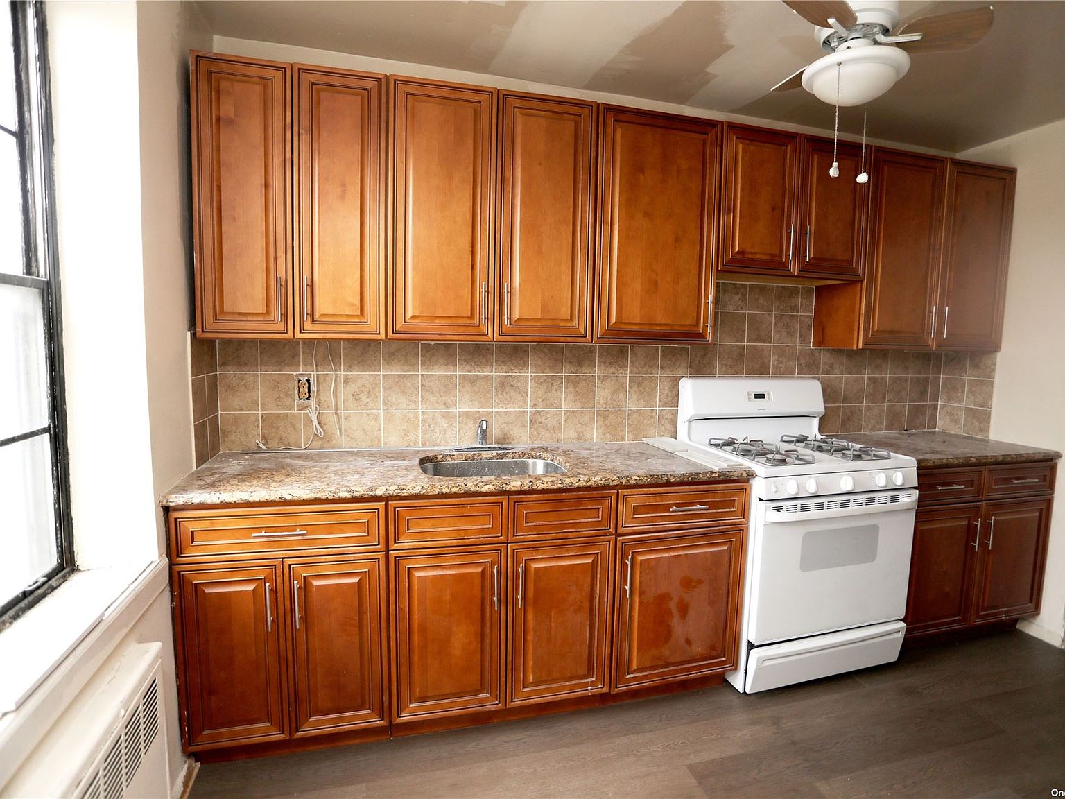 190 1st St, Mineola, NY 11501 Zillow