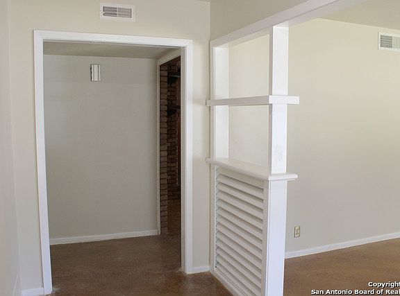 3rd image of 208 Glentower Dr