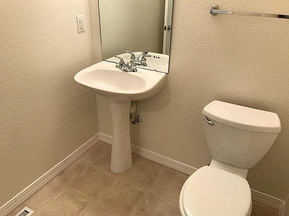 5th image of 805 Summer Hawk Dr Unit A2