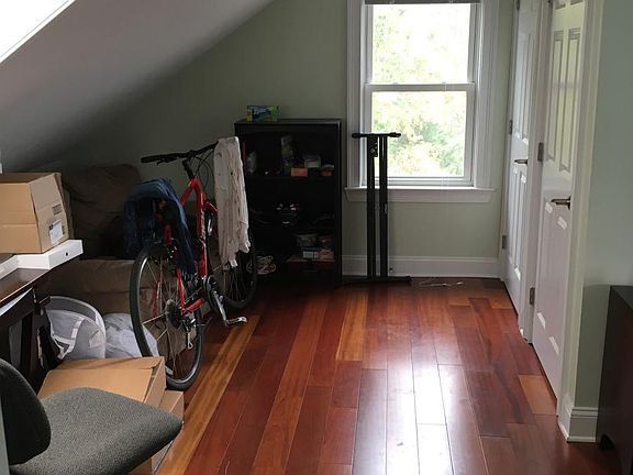 4th image of 374 Wickenden St #3