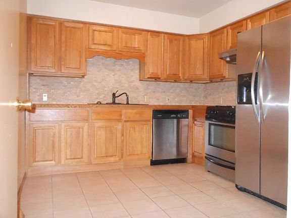 3rd image of 402 S Wenona Ave