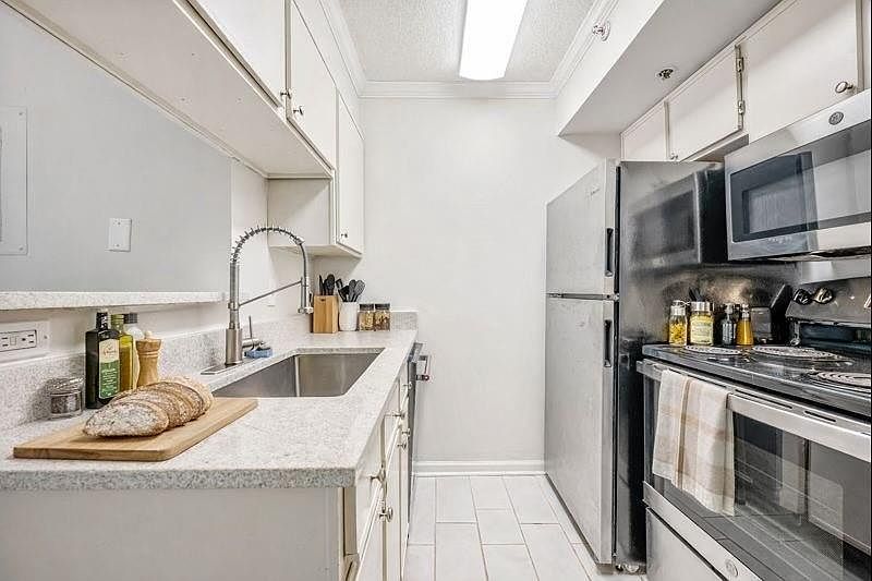 1st image of 795 Hammond Dr APT 609