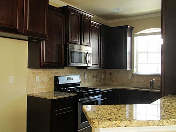 4th image of 1824 Desoto Dr