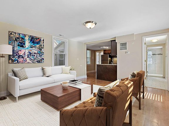 3rd image of 6108 N Hermitage Ave APT 2R
