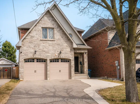 1049 Greaves Ave, Mississauga, ON L5E 1W4