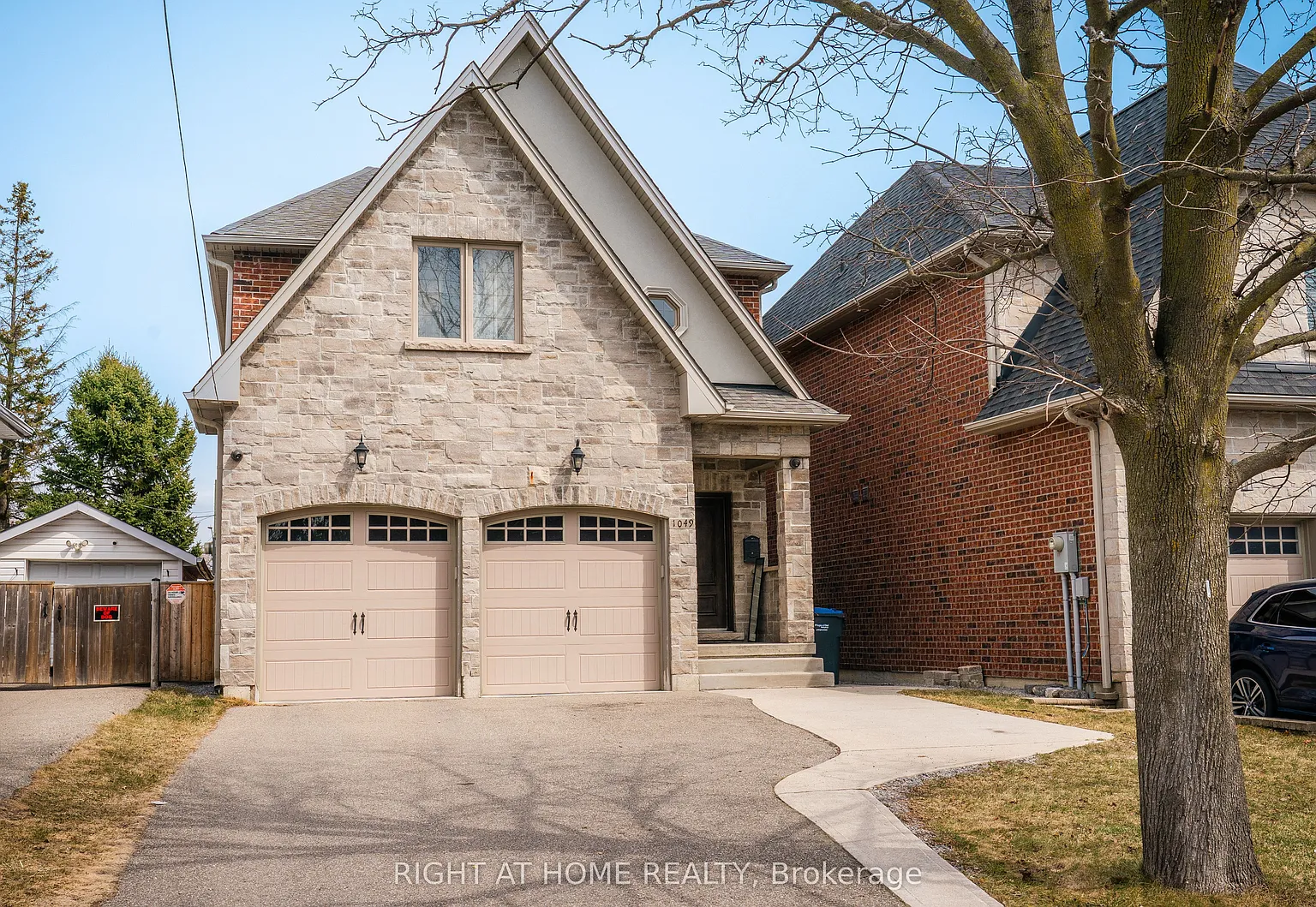 1049 Greaves Ave photo 1