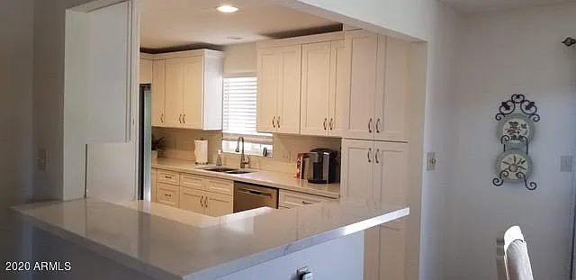 2 bed, 2.0 bath, 1384 sqft, $1,900 — Photo 2