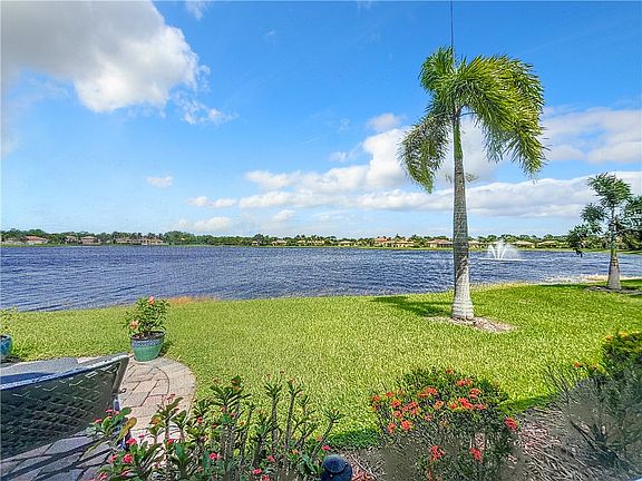 5th image of 6104 Santa Margarito Dr