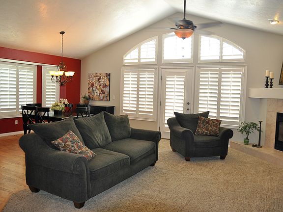 Open & bright living space.