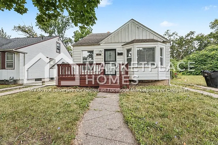 3 bed, 1.0 bath, 972 sqft, $1,350 — Photo 1