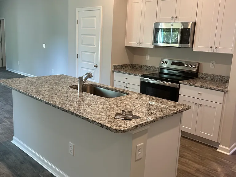 1063 Harbor Dr — Photo 2