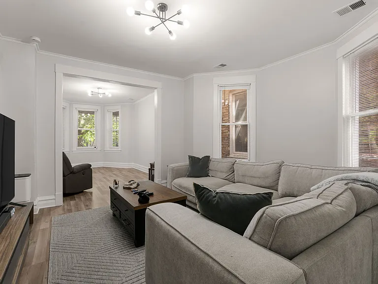 2934 N Sawyer Ave #1 — Photo 2