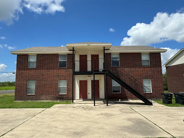 1601 Cedarhill Dr — Photo 1