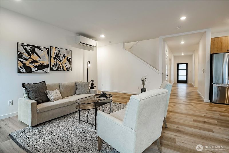 4th image of 2962 Cedar View Way