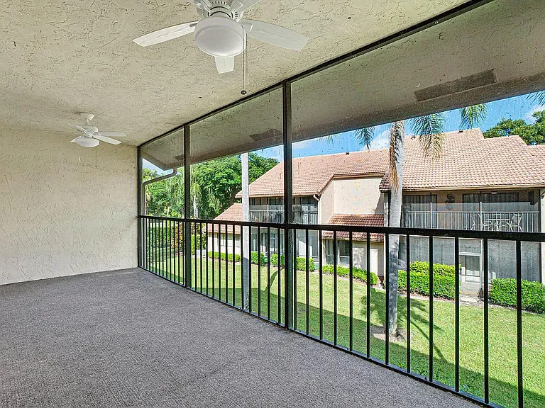 5520 Coach House Cir — Photo 16