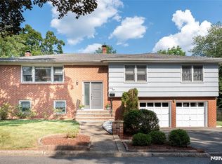 28 Drury Ln, Demarest, NJ 07627