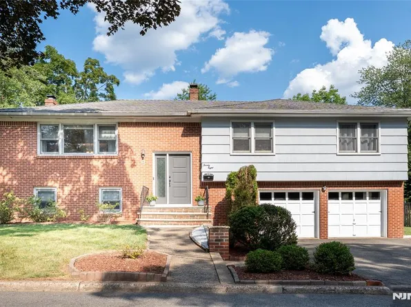 28 Drury Ln, Demarest, NJ 07627