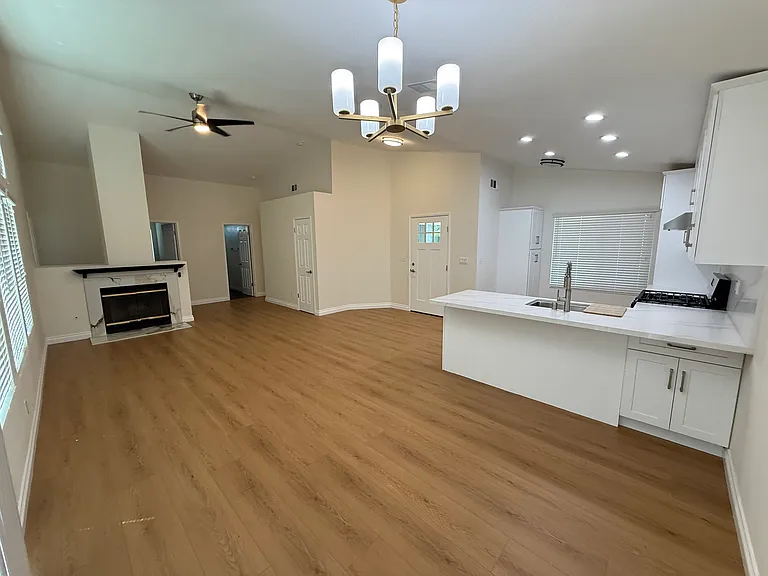 2686 Beverly Ave — Photo 6