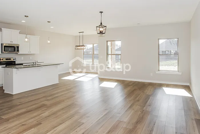 4 bed, 2.0 bath, 2258 sqft, $1,845 — Photo 3