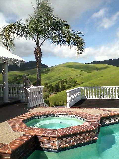 2nd image of 19 Saddleback Ct