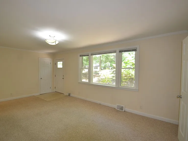 401 Severin St — Photo 2
