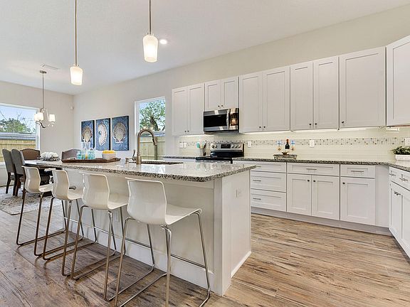 3rd image of 950 SAILFISH Drive W