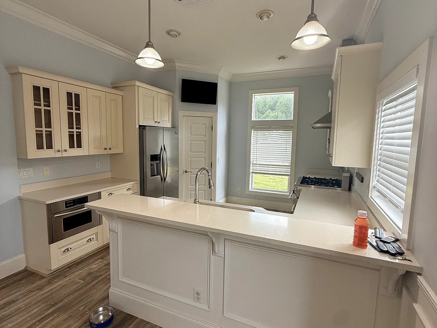 3 bed, 1983 sqft, $3,200 — Photo 3
