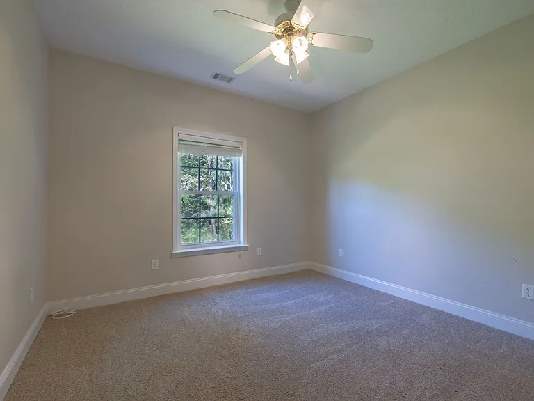 131 Eric Dr — Photo 16