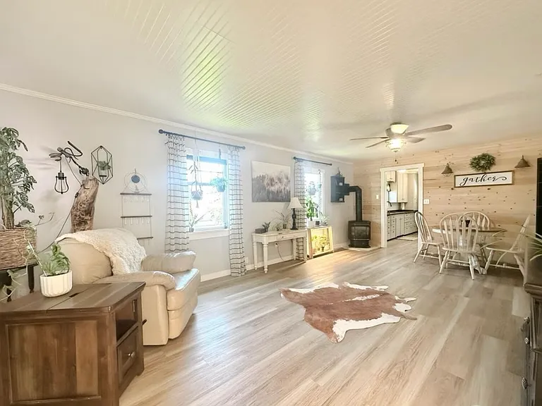703 W Simpson Ave — Photo 2